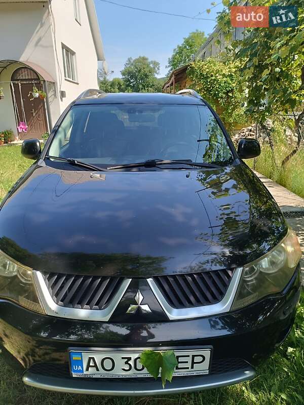Внедорожник / Кроссовер Mitsubishi Outlander XL 2008 в Тячеве