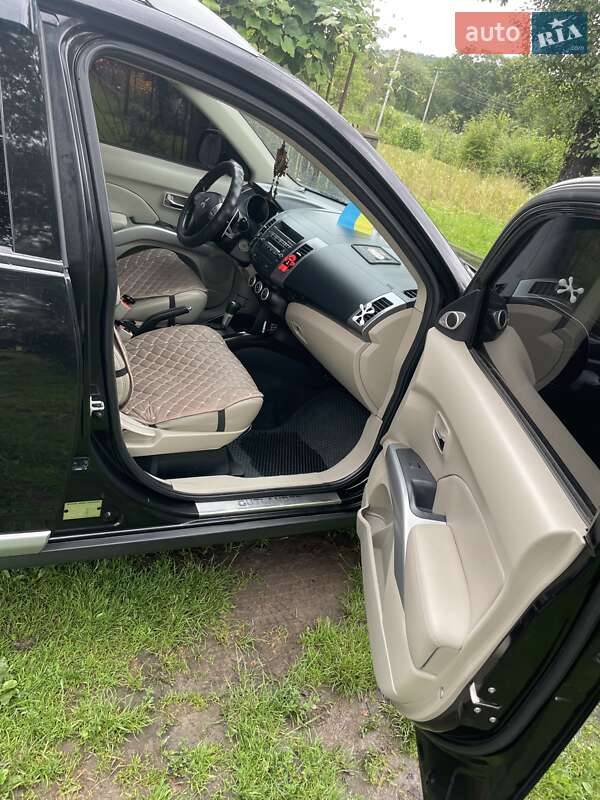 Внедорожник / Кроссовер Mitsubishi Outlander XL 2007 в Долине