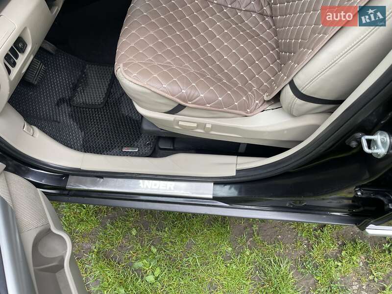 Внедорожник / Кроссовер Mitsubishi Outlander XL 2007 в Долине