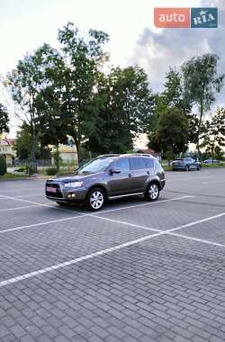 Внедорожник / Кроссовер Mitsubishi Outlander XL 2010 в 