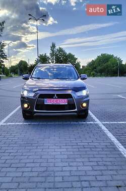 Внедорожник / Кроссовер Mitsubishi Outlander XL 2010 в 