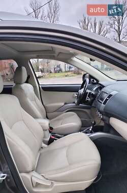 Внедорожник / Кроссовер Mitsubishi Outlander XL 2010 в 