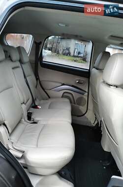 Внедорожник / Кроссовер Mitsubishi Outlander XL 2010 в 