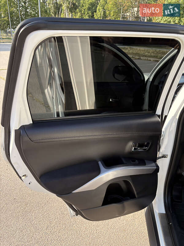 Позашляховик / Кросовер Mitsubishi Outlander XL 2010 в Запоріжжі
