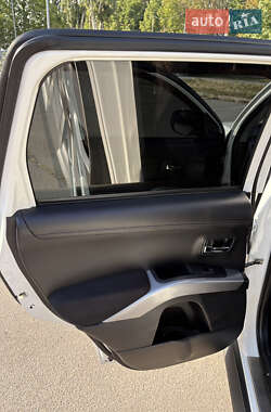 Внедорожник / Кроссовер Mitsubishi Outlander XL 2010 в 