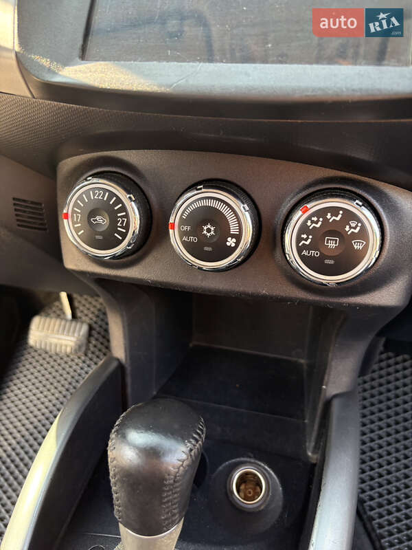 Позашляховик / Кросовер Mitsubishi Outlander XL 2010 в Запоріжжі