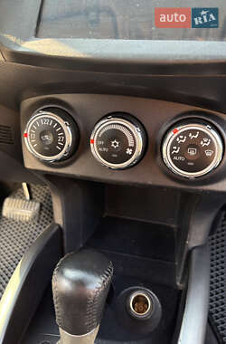 Внедорожник / Кроссовер Mitsubishi Outlander XL 2010 в 