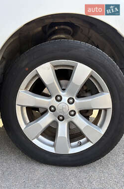 Внедорожник / Кроссовер Mitsubishi Outlander XL 2010 в 