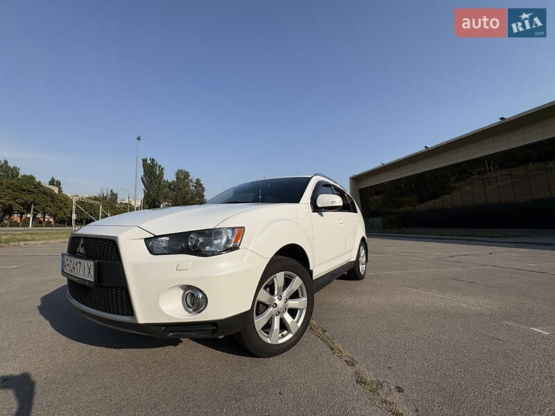Позашляховик / Кросовер Mitsubishi Outlander XL 2010 в Запоріжжі