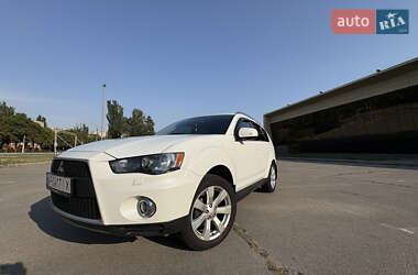Внедорожник / Кроссовер Mitsubishi Outlander XL 2010 в 