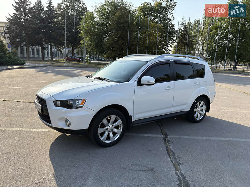 Позашляховик / Кросовер Mitsubishi Outlander XL 2010 в Запоріжжі