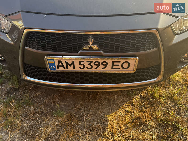 Mitsubishi Outlander XL 2011