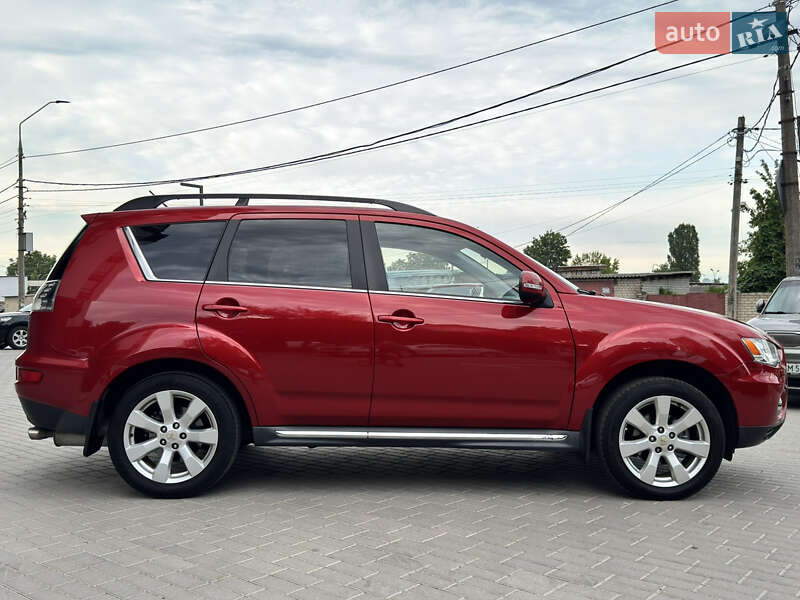 Позашляховик / Кросовер Mitsubishi Outlander XL 2011 в Житомирі
