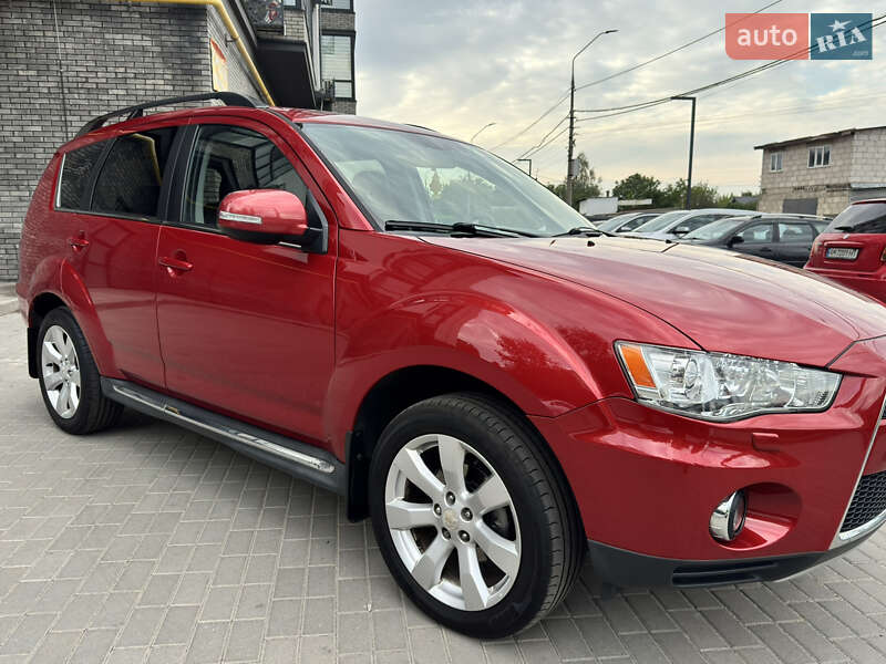 Позашляховик / Кросовер Mitsubishi Outlander XL 2011 в Житомирі