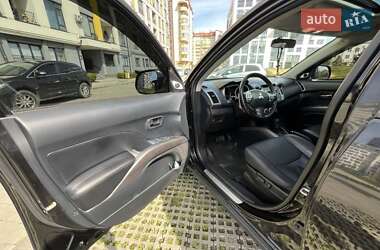 Внедорожник / Кроссовер Mitsubishi Outlander XL 2007 в 