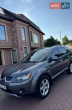 Позашляховик / Кросовер Mitsubishi Outlander XL 2007 в Чернівцях