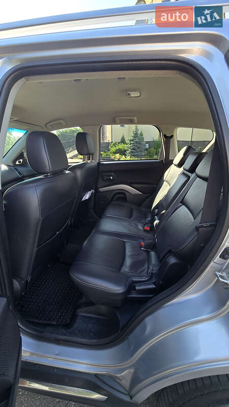 Позашляховик / Кросовер Mitsubishi Outlander XL 2010 в Вишгороді фото 8 Позашляховик / Кросовер Mitsubishi Outlander XL 2010 в Вишгороді