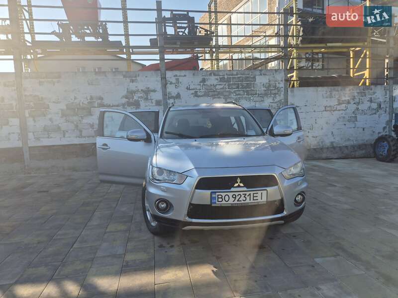 Mitsubishi Outlander XL 2010