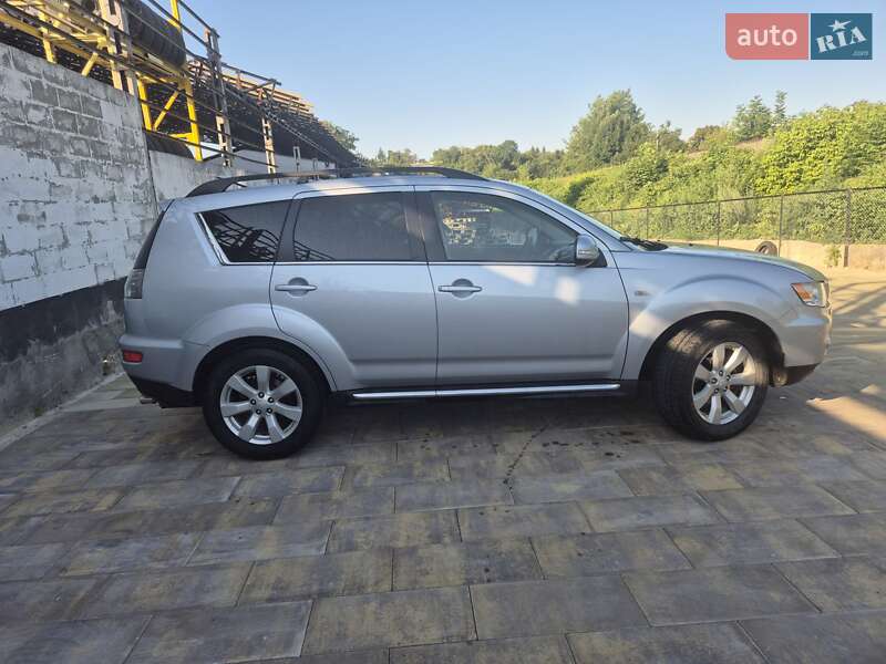 Внедорожник / Кроссовер Mitsubishi Outlander XL 2010 в Тернополе