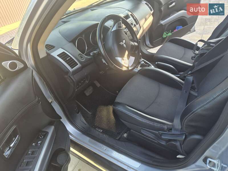 Внедорожник / Кроссовер Mitsubishi Outlander XL 2010 в Тернополе
