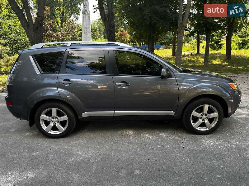 Внедорожник / Кроссовер Mitsubishi Outlander XL 2007 в Киеве