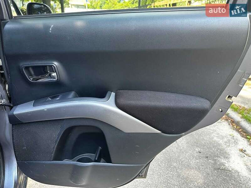 Внедорожник / Кроссовер Mitsubishi Outlander XL 2007 в Киеве