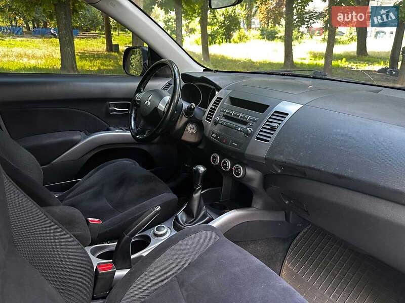 Внедорожник / Кроссовер Mitsubishi Outlander XL 2007 в Киеве