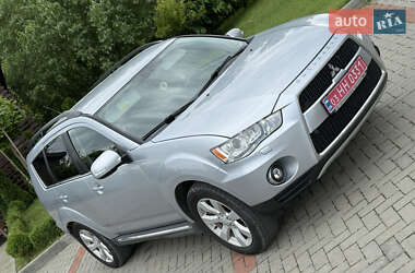 Внедорожник / Кроссовер Mitsubishi Outlander XL 2011 в Золочеве