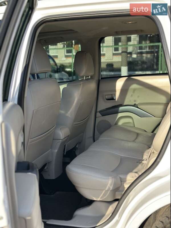 Внедорожник / Кроссовер Mitsubishi Outlander XL 2008 в Полтаве