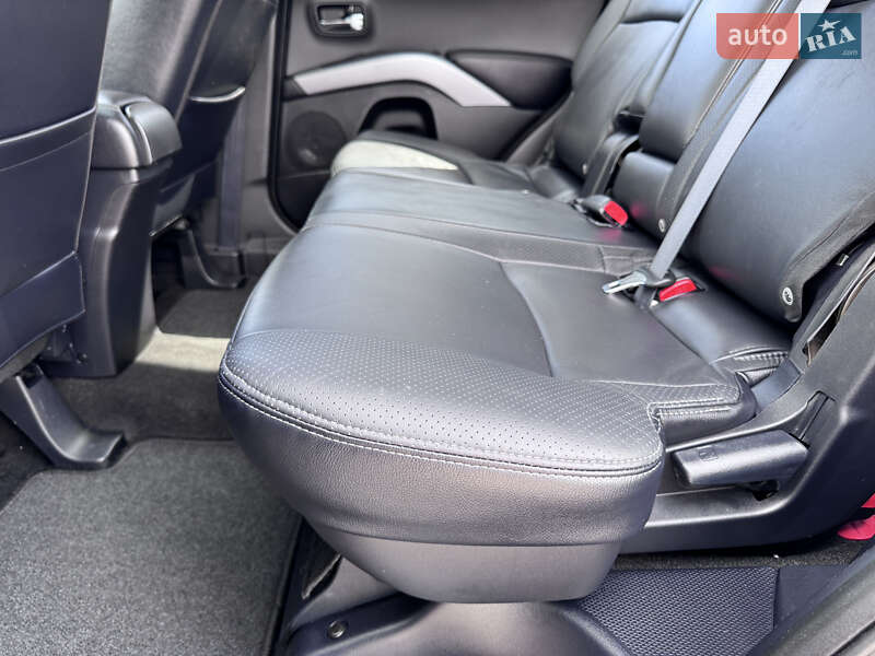 Внедорожник / Кроссовер Mitsubishi Outlander XL 2010 в Киеве