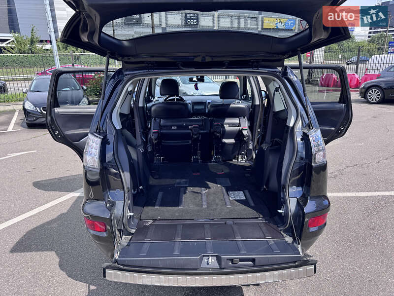 Внедорожник / Кроссовер Mitsubishi Outlander XL 2010 в Киеве