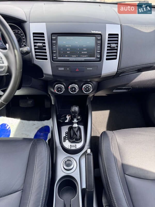 Внедорожник / Кроссовер Mitsubishi Outlander XL 2010 в Киеве