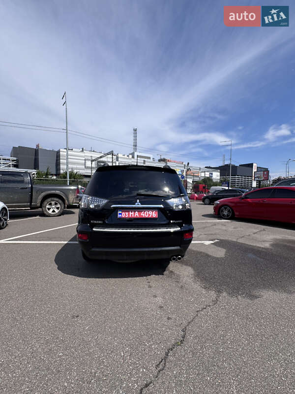 Внедорожник / Кроссовер Mitsubishi Outlander XL 2010 в Киеве