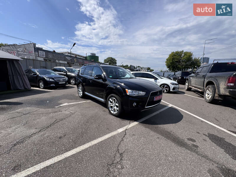 Внедорожник / Кроссовер Mitsubishi Outlander XL 2010 в Киеве