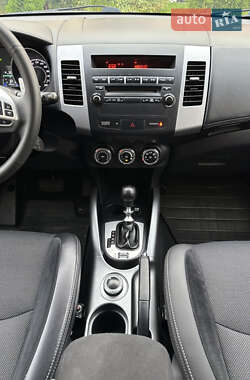 Внедорожник / Кроссовер Mitsubishi Outlander XL 2011 в 