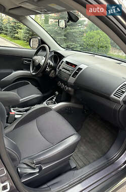 Внедорожник / Кроссовер Mitsubishi Outlander XL 2011 в 
