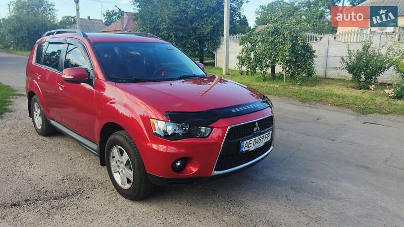 Внедорожник / Кроссовер Mitsubishi Outlander XL 2011 в Ивано-Франковске