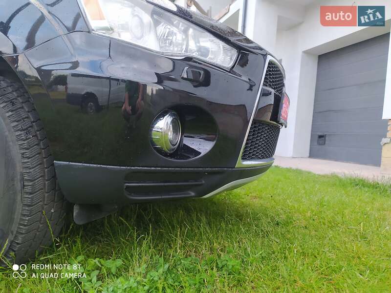Внедорожник / Кроссовер Mitsubishi Outlander XL 2012 в Луцке