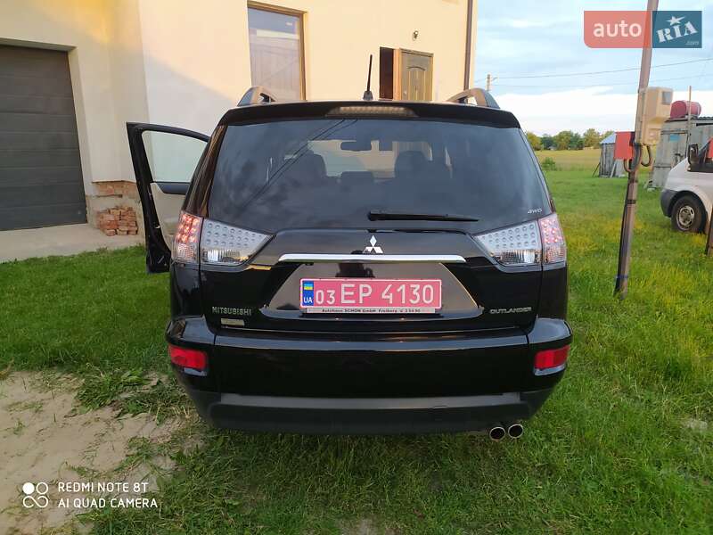 Внедорожник / Кроссовер Mitsubishi Outlander XL 2012 в Луцке