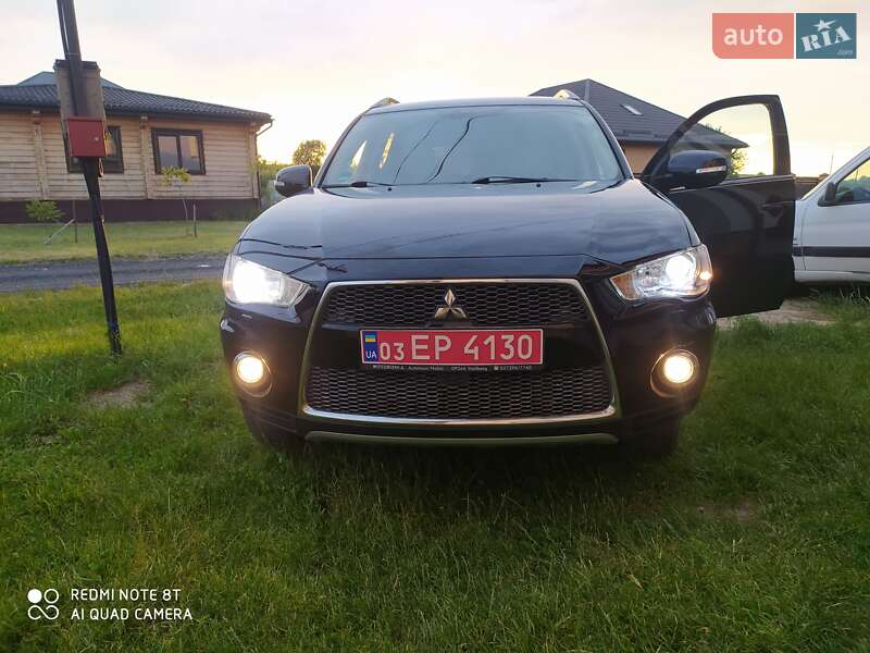 Внедорожник / Кроссовер Mitsubishi Outlander XL 2012 в Луцке