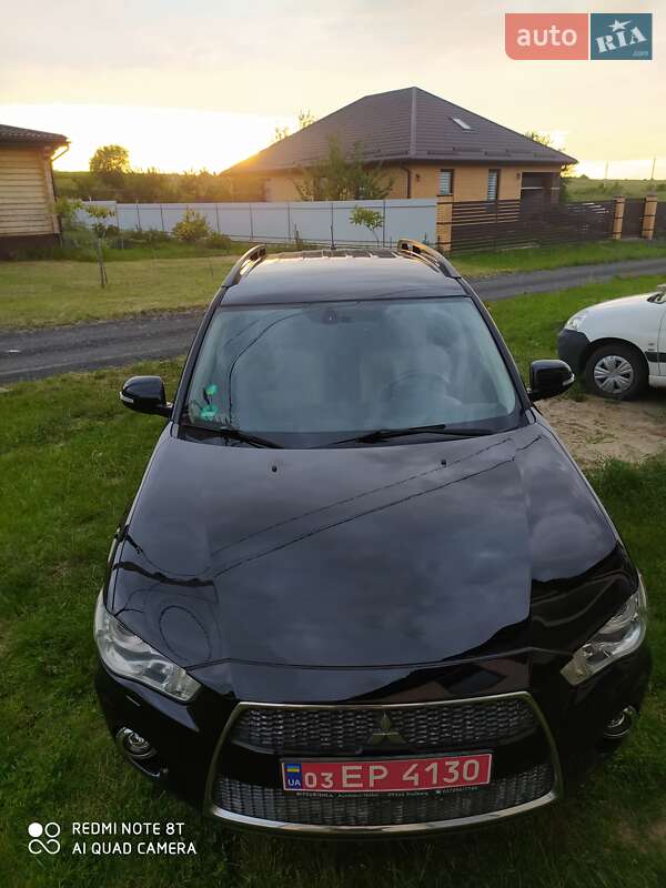 Внедорожник / Кроссовер Mitsubishi Outlander XL 2012 в Луцке
