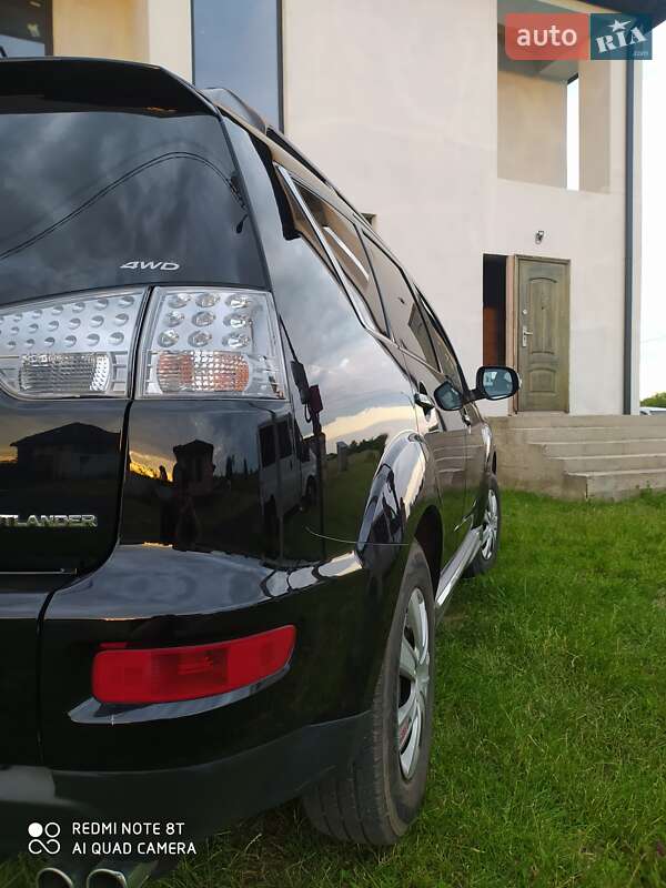 Внедорожник / Кроссовер Mitsubishi Outlander XL 2012 в Луцке