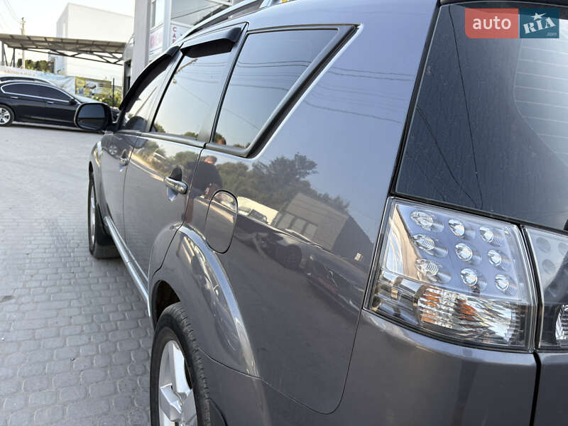 Внедорожник / Кроссовер Mitsubishi Outlander XL 2008 в Львове