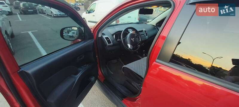 Внедорожник / Кроссовер Mitsubishi Outlander XL 2011 в Ивано-Франковске