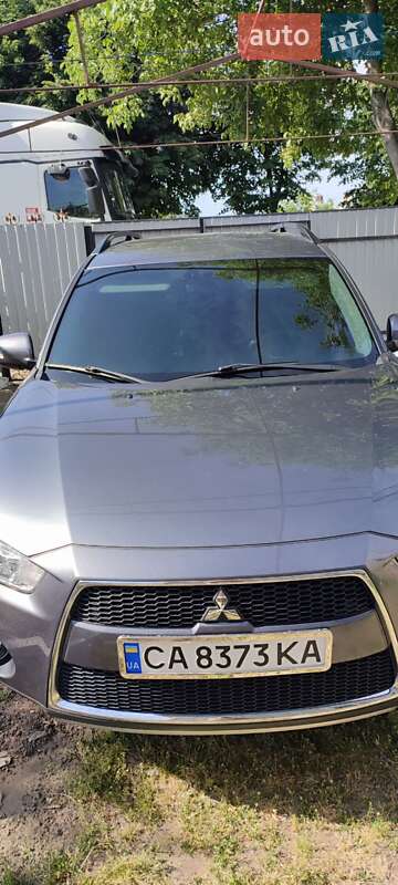Внедорожник / Кроссовер Mitsubishi Outlander XL 2011 в Смеле