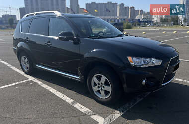 Позашляховик / Кросовер Mitsubishi Outlander XL 2010 в Києві