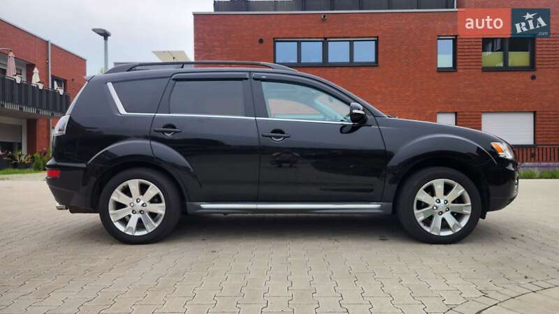 Внедорожник / Кроссовер Mitsubishi Outlander XL 2010 в Днепре