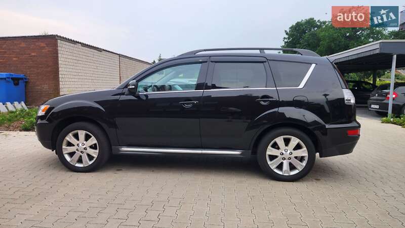 Внедорожник / Кроссовер Mitsubishi Outlander XL 2010 в Днепре