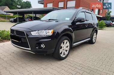 Позашляховик / Кросовер Mitsubishi Outlander XL 2010 в Дніпрі