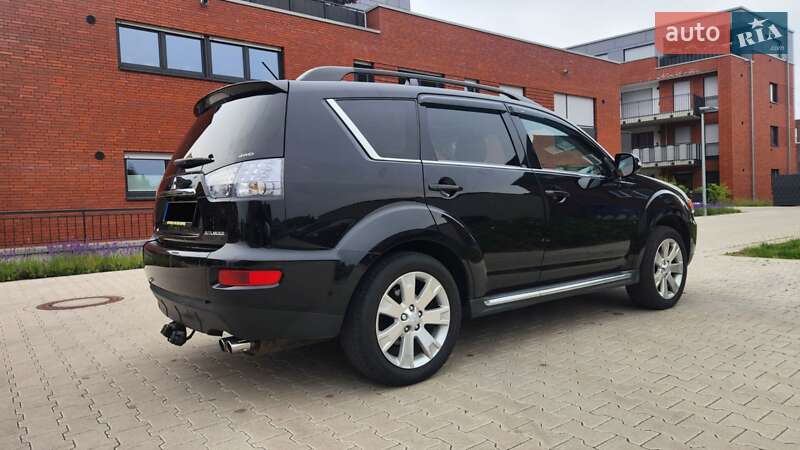 Внедорожник / Кроссовер Mitsubishi Outlander XL 2010 в Днепре